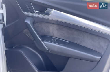 Позашляховик / Кросовер Audi Q5 2017 в 