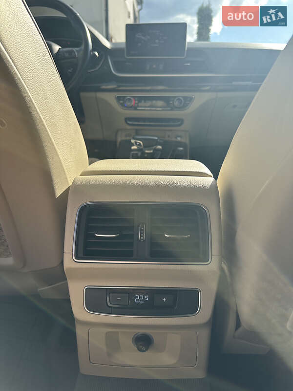 Внедорожник / Кроссовер Audi Q5 2018 в Стрые