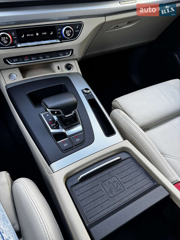 Позашляховик / Кросовер Audi Q5 2021 в Києві