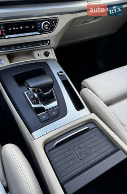 Внедорожник / Кроссовер Audi Q5 2021 в 