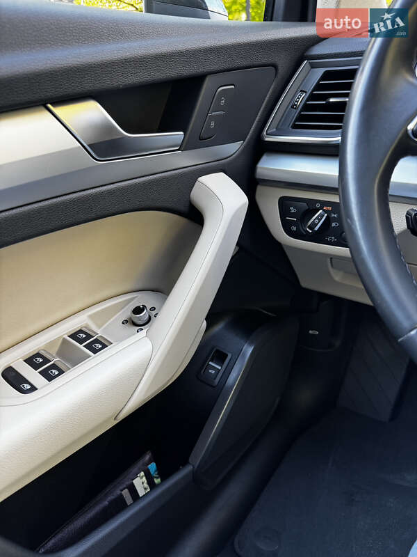 Позашляховик / Кросовер Audi Q5 2021 в Києві