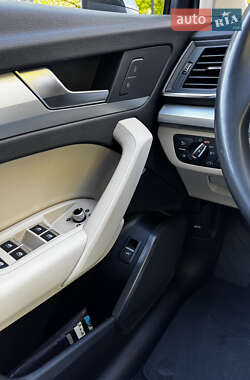 Внедорожник / Кроссовер Audi Q5 2021 в 