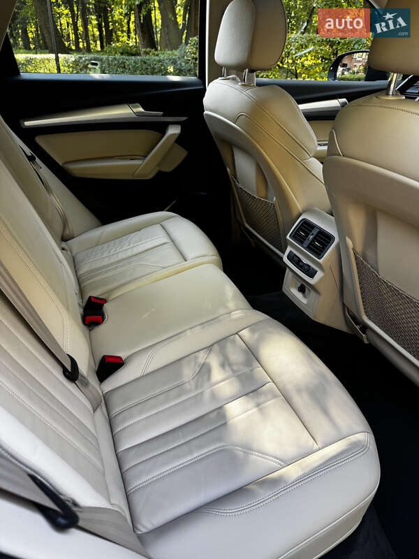 Позашляховик / Кросовер Audi Q5 2021 в Києві