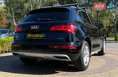Позашляховик / Кросовер Audi Q5 2019 в 