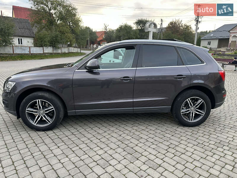 Внедорожник / Кроссовер Audi Q5 2010 в Хусте