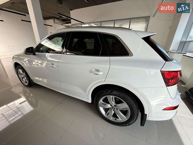 Внедорожник / Кроссовер Audi Q5 2017 в Хмельницком