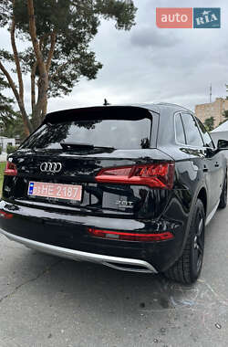 Позашляховик / Кросовер Audi Q5 2018 в 