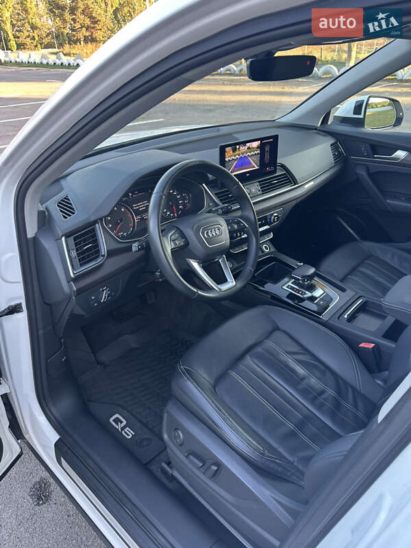 Внедорожник / Кроссовер Audi Q5 2021 в Вараше