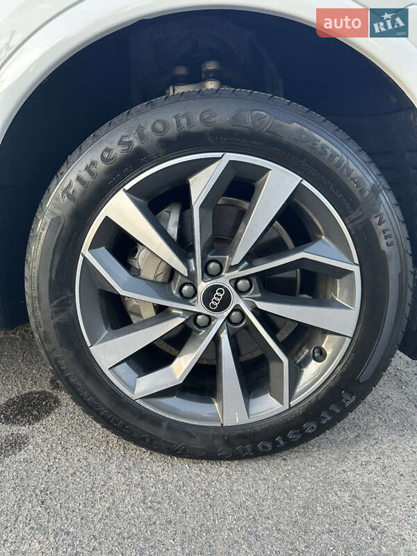 Внедорожник / Кроссовер Audi Q5 2021 в Вараше
