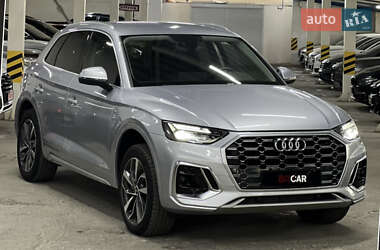 Внедорожник / Кроссовер Audi Q5 2022 в 