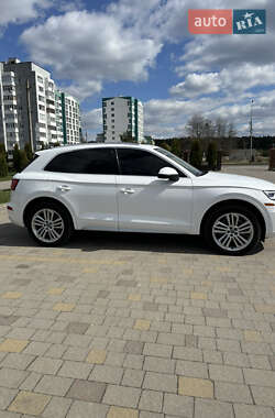 Позашляховик / Кросовер Audi Q5 2018 в 