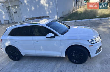 Позашляховик / Кросовер Audi Q5 2020 в 