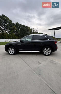 Внедорожник / Кроссовер Audi Q5 2017 в 