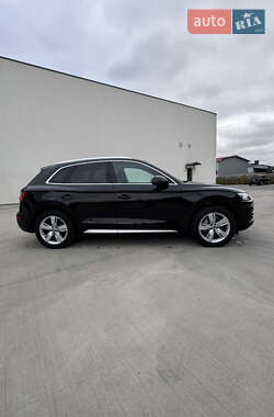 Внедорожник / Кроссовер Audi Q5 2017 в 