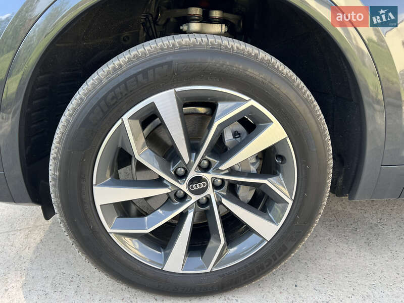 Внедорожник / Кроссовер Audi Q5 2020 в Новомосковске