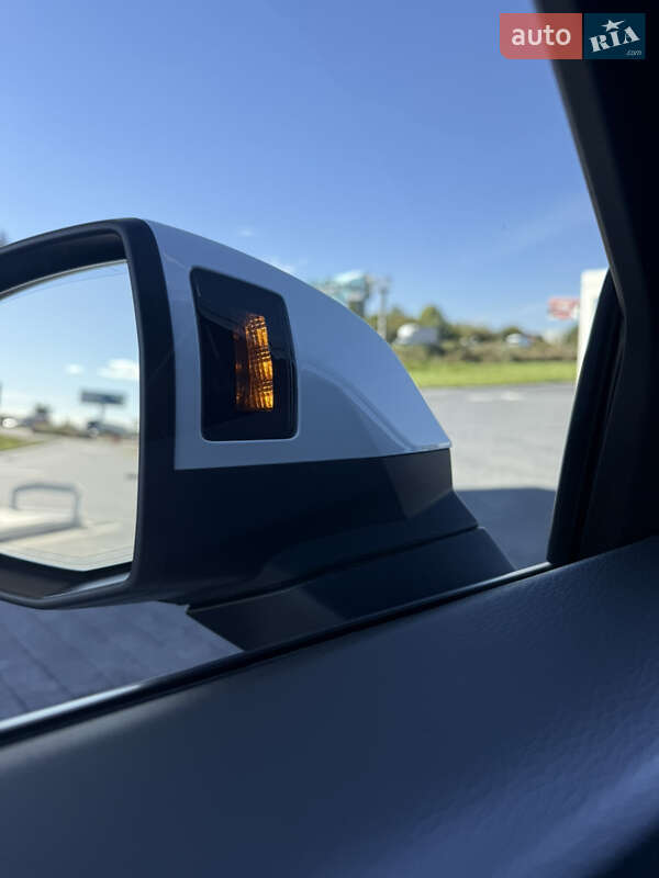 Внедорожник / Кроссовер Audi Q5 2024 в Львове