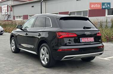 Позашляховик / Кросовер Audi Q5 2018 в 