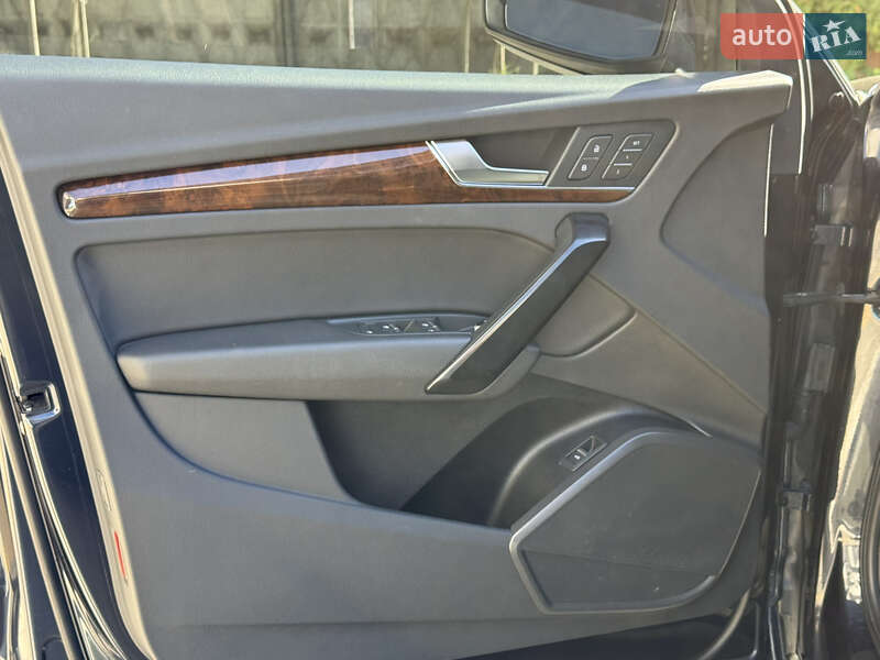 Позашляховик / Кросовер Audi Q5 2017 в Львові