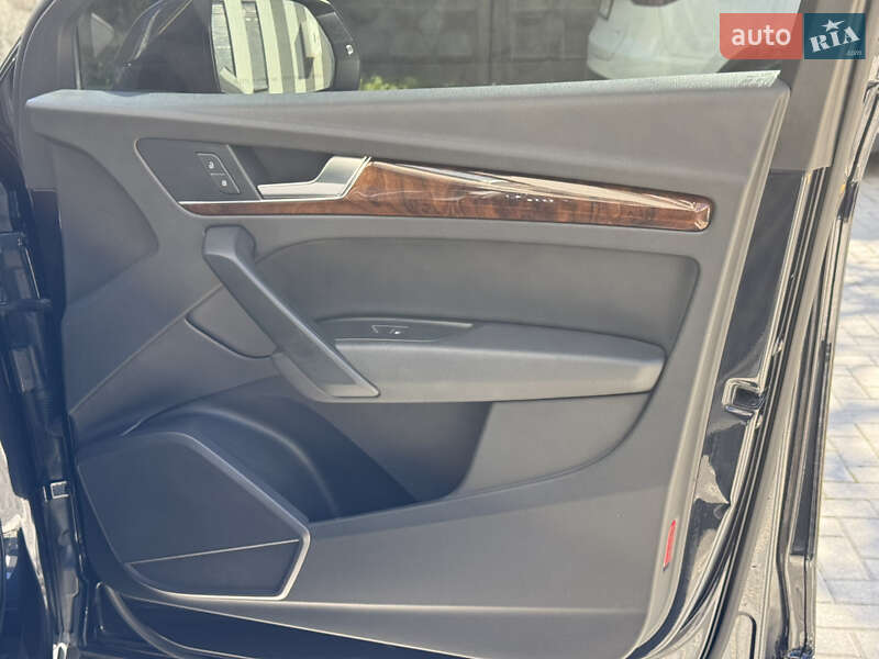 Позашляховик / Кросовер Audi Q5 2017 в Львові
