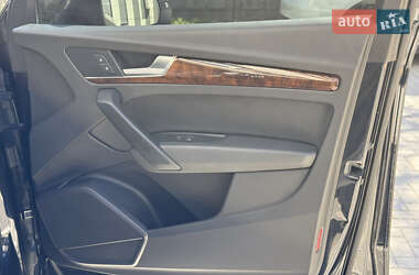 Внедорожник / Кроссовер Audi Q5 2017 в 
