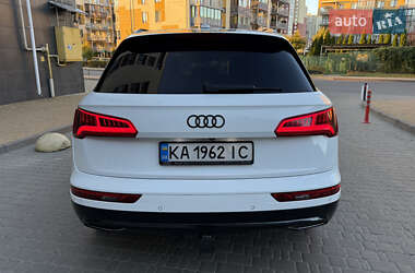 Внедорожник / Кроссовер Audi Q5 2018 в 