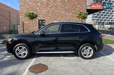 Позашляховик / Кросовер Audi Q5 2019 в 