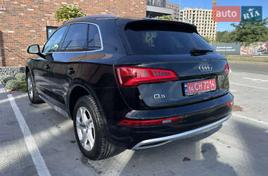 Позашляховик / Кросовер Audi Q5 2019 в 