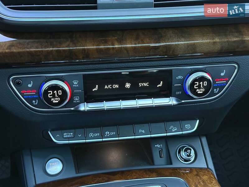 Внедорожник / Кроссовер Audi Q5 2017 в Хмельницком