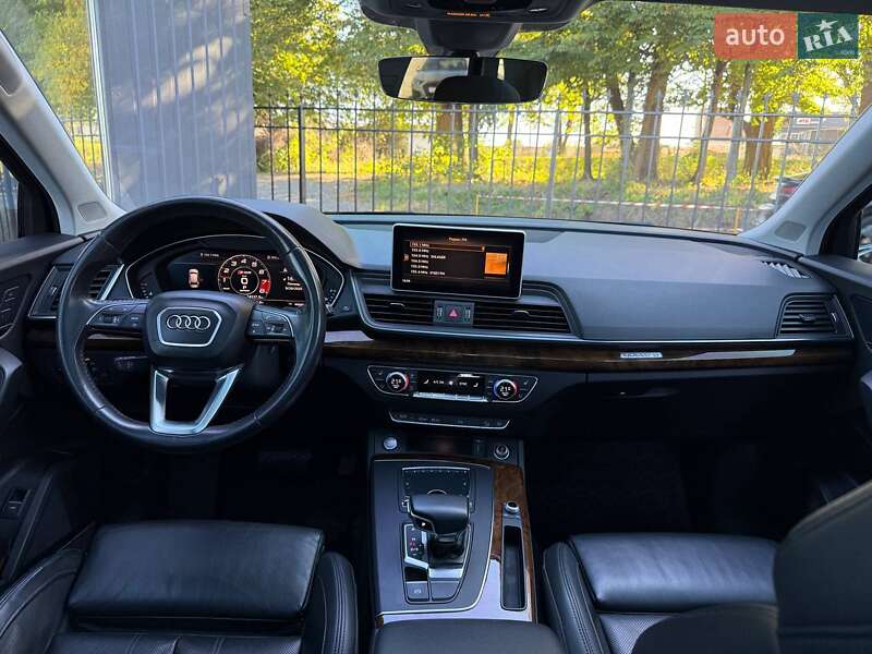 Внедорожник / Кроссовер Audi Q5 2017 в Хмельницком