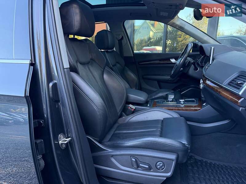 Внедорожник / Кроссовер Audi Q5 2017 в Хмельницком