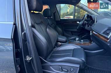 Внедорожник / Кроссовер Audi Q5 2017 в 