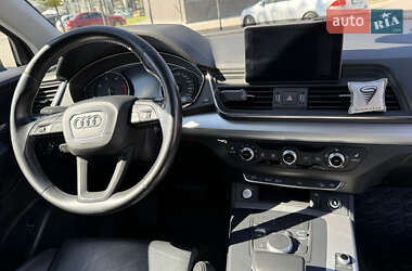 Внедорожник / Кроссовер Audi Q5 2017 в 