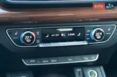 Внедорожник / Кроссовер Audi Q5 2021 в 