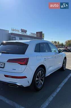 Позашляховик / Кросовер Audi Q5 2021 в 