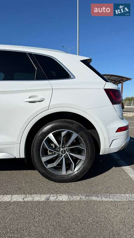 Внедорожник / Кроссовер Audi Q5 2021 в Киеве