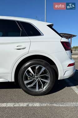 Позашляховик / Кросовер Audi Q5 2021 в 