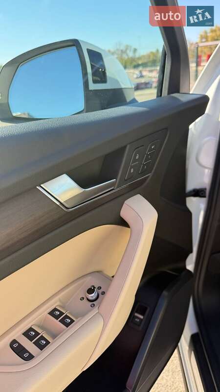 Внедорожник / Кроссовер Audi Q5 2021 в Киеве