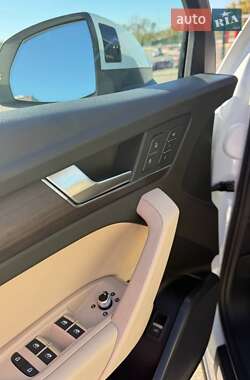 Позашляховик / Кросовер Audi Q5 2021 в 