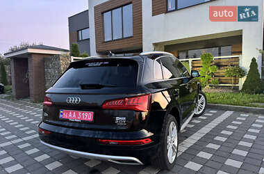 Внедорожник / Кроссовер Audi Q5 2018 в 