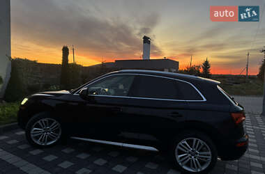 Внедорожник / Кроссовер Audi Q5 2018 в 