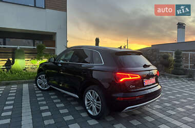 Внедорожник / Кроссовер Audi Q5 2018 в 