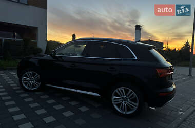 Внедорожник / Кроссовер Audi Q5 2018 в 