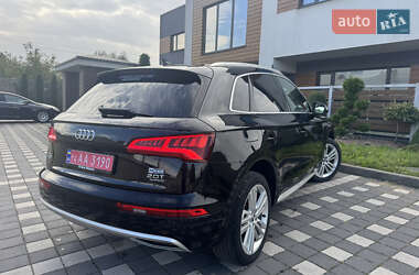 Внедорожник / Кроссовер Audi Q5 2018 в 