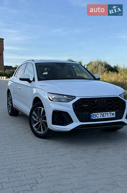 Внедорожник / Кроссовер Audi Q5 2021 в 