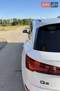Внедорожник / Кроссовер Audi Q5 2021 в 