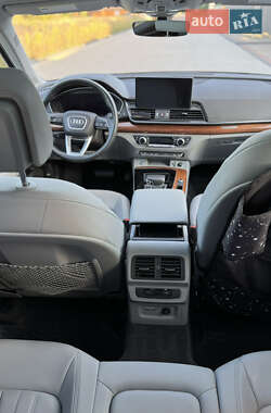 Внедорожник / Кроссовер Audi Q5 2021 в 