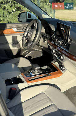 Внедорожник / Кроссовер Audi Q5 2021 в 