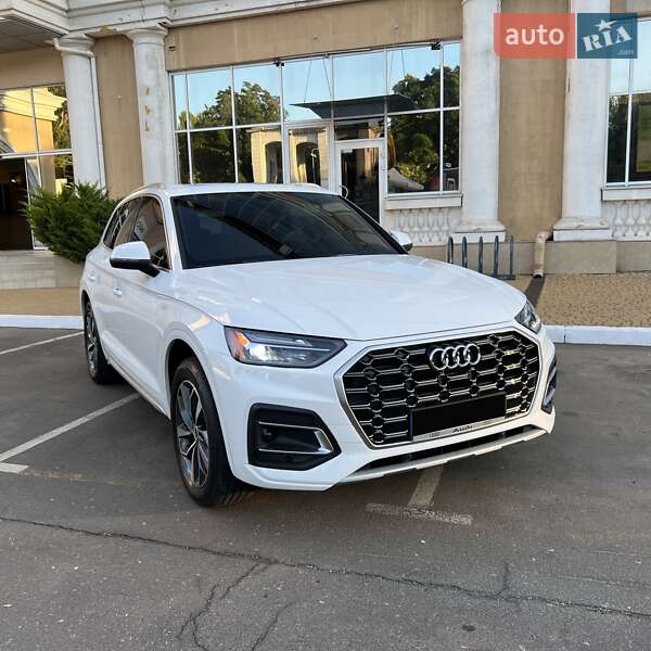 Позашляховик / Кросовер Audi Q5 2021 в 