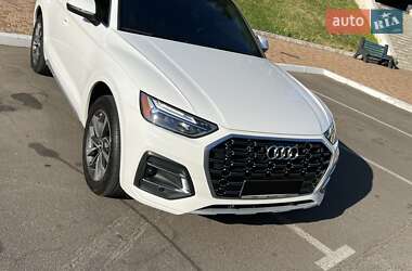 Позашляховик / Кросовер Audi Q5 2021 в 