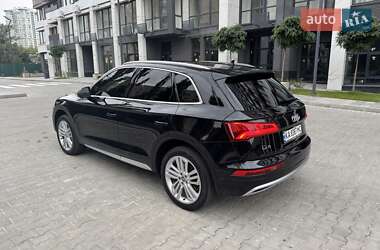Внедорожник / Кроссовер Audi Q5 2018 в 